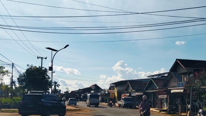 PJU TANA TIDUNG - Kondisi PJU yang terpasang di Jalan Jenderal Sudirman, Tideng Pale, Kecamatan Sesayap, Kabupaten Tana Tidung, Kaltara, Selasa (3/2/2026). Dishub sebut adanya PJU berdampak pada perputaran ekonomi daerah.
