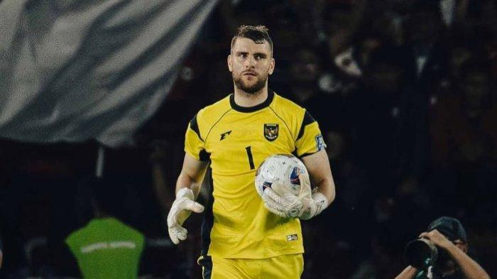 PENJAGA GAWANG - Maarten Paes saat membela Timnas Indonesia menghadapi Bahrain dalam laga Kualifikasi Piala Dunia 2026 di SUGBK, 25 Maret 2025. Di laga ini Indonesia menang 1-0.