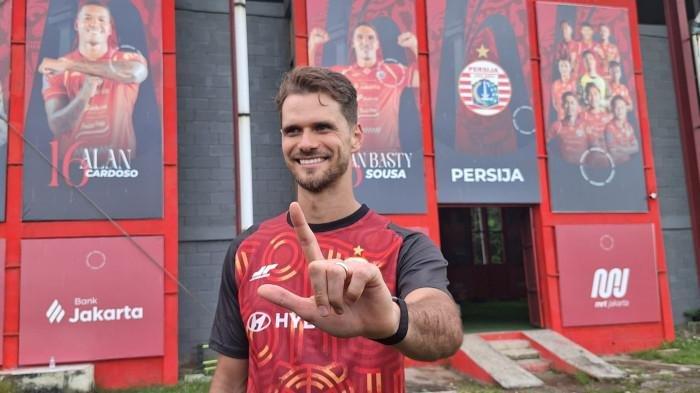 PEMAIN ANYAR - Bek asing anyar Persija Jakarta, Paulo Ricardo saat ditemui di Persija Training Ground usai menjalani latihan khusus jelang menghadapi Arema FC, Sawangan, Depok, Senin (2/2/2026).