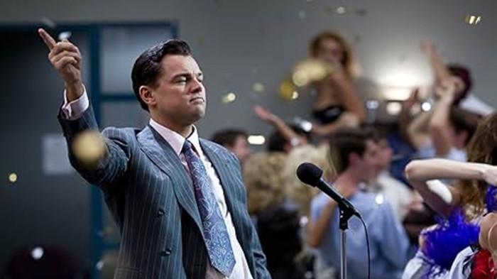 THE WOLF OF WALL STREET - The Wolf of Wall Street sebagai rekomendasi film layar lebar yang dibintangi Leonardo DiCaprio.