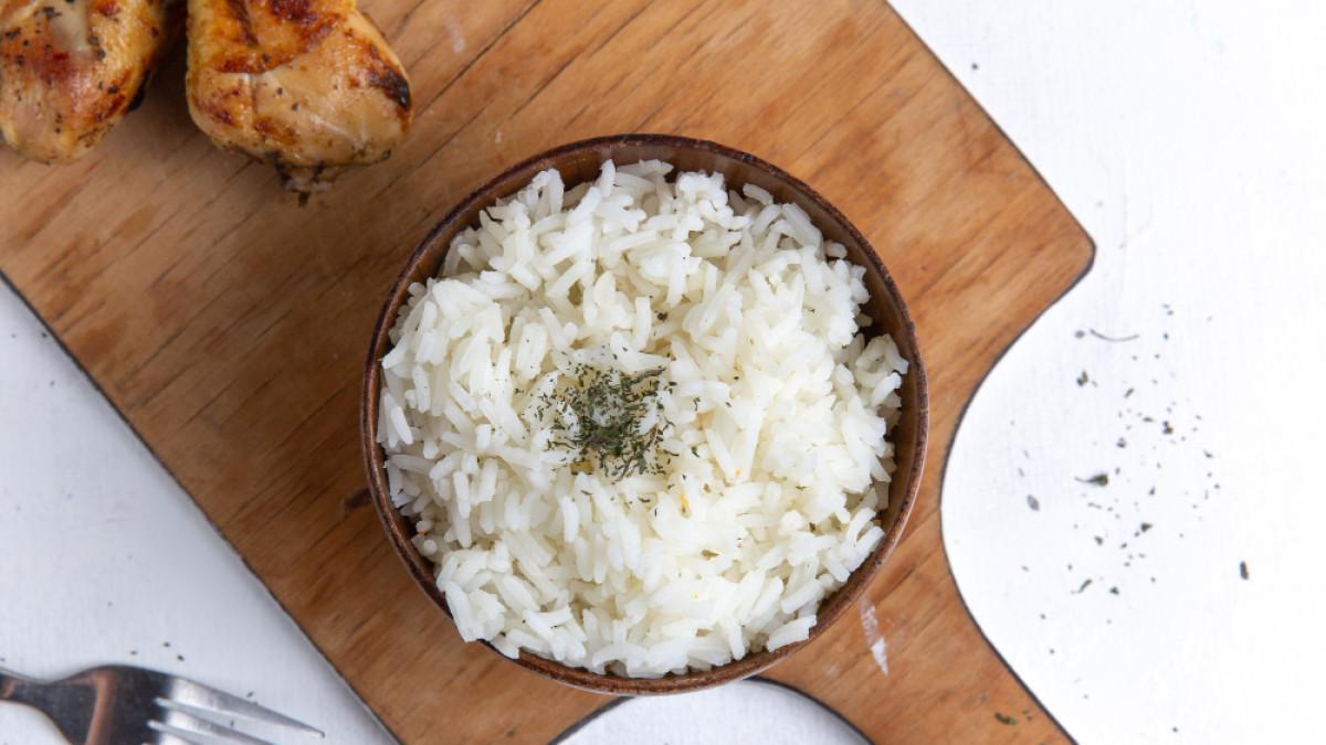 Ilustrasi nasi putih, makanan yang perlu dikonsumsi ibu menyusui