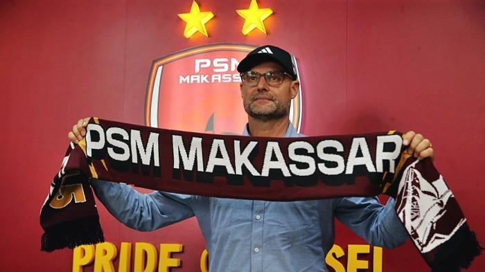 GAGAL MENANG - Pelatih PSM Makassar Tomas Trucha saat konferensi perkenalan sebagai juru taktik baru PSM Makassar di Store PSM Makassar, Jl Balai Kota, Kecamatan Ujung Pandang, Kota Makassar, Selasa (28/10/2025). Pelatih PSM Makassar, Tomas Trucha, bongkar alasan terbarunya pasca tim berjuluk Juku Eja itu ditahan imbang Semen Padang di Super League. (Tribun-Timur.com /Muhammad Abdiwan)
