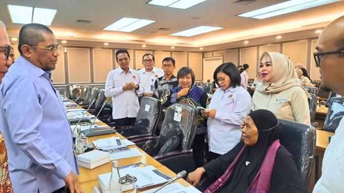 KASUS NENEK SAUDAH -  Nenek Saudah hadir saat Rapat Dengar Pendapat (RDP) bersama Komisi XIII DPR RI di Gedung Nusantara, Kompleks Parlemen Senayan, Jakarta, Senin (02/02/2026).
