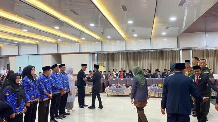 Irwan Sabri melantik dan mengambil sumpah Penjabat Sekda dan 11 Pejabat Fungsional