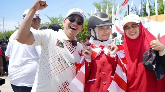 Irfan Hakim bersama Istri dan anaknya saat meraih medali emas di PON 2024.