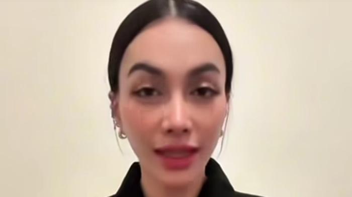 MENGAKU - Penyanyi Denada akhirnya meminta maaf ke anaknya Ressa Rizky Rossano (24) melalui akun Instagram pribadinya.