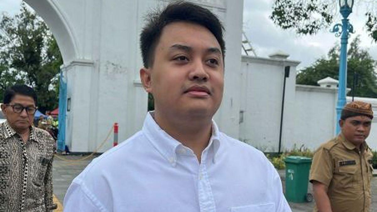 DRAMA KERATON SOLO - 