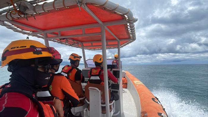 PENCARIAN - Basarnas Mamuju operasi pencarian bocah tiga tahun dilaporkan hilang di Pulau Saboyan, Kecamatan Pulau Bala-balakang, Mamuju, Sulbar, Kamis (30/10/2025). Hingga hari ketujuh pencarian, korban belum ditemukan sehingga sesuai SOP pencarian resmi ditutup.
