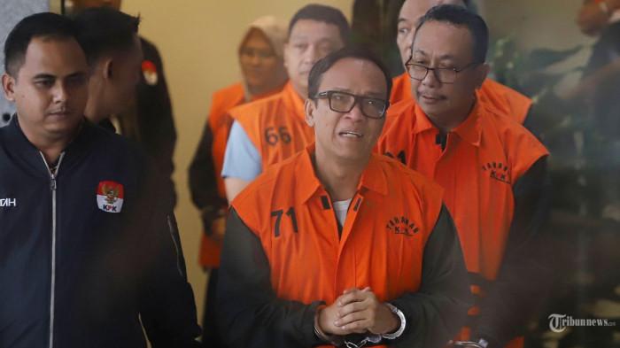 WAMENAKER KENA SINDIR - Seorang politikus PDIP memberikan sindiran menohok kepada Wamenaker Immanuel Ebenezer setelah terjaring OTT KPK. Inilah Guntur Romli.