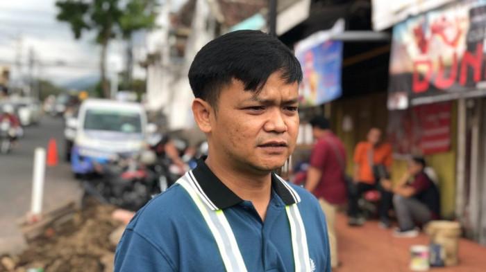 GANGGUAN AIR BERISH - Distribusi air bersih di sejumlah wilayah di Kota Batu dan Kota Malang terganggu. Direktur Perumdam Among Tirto Kota Batu, Achmad Yusuf mengatakan, penyebabnya karena kerusakan pipa utama di Sumber Banyuning.