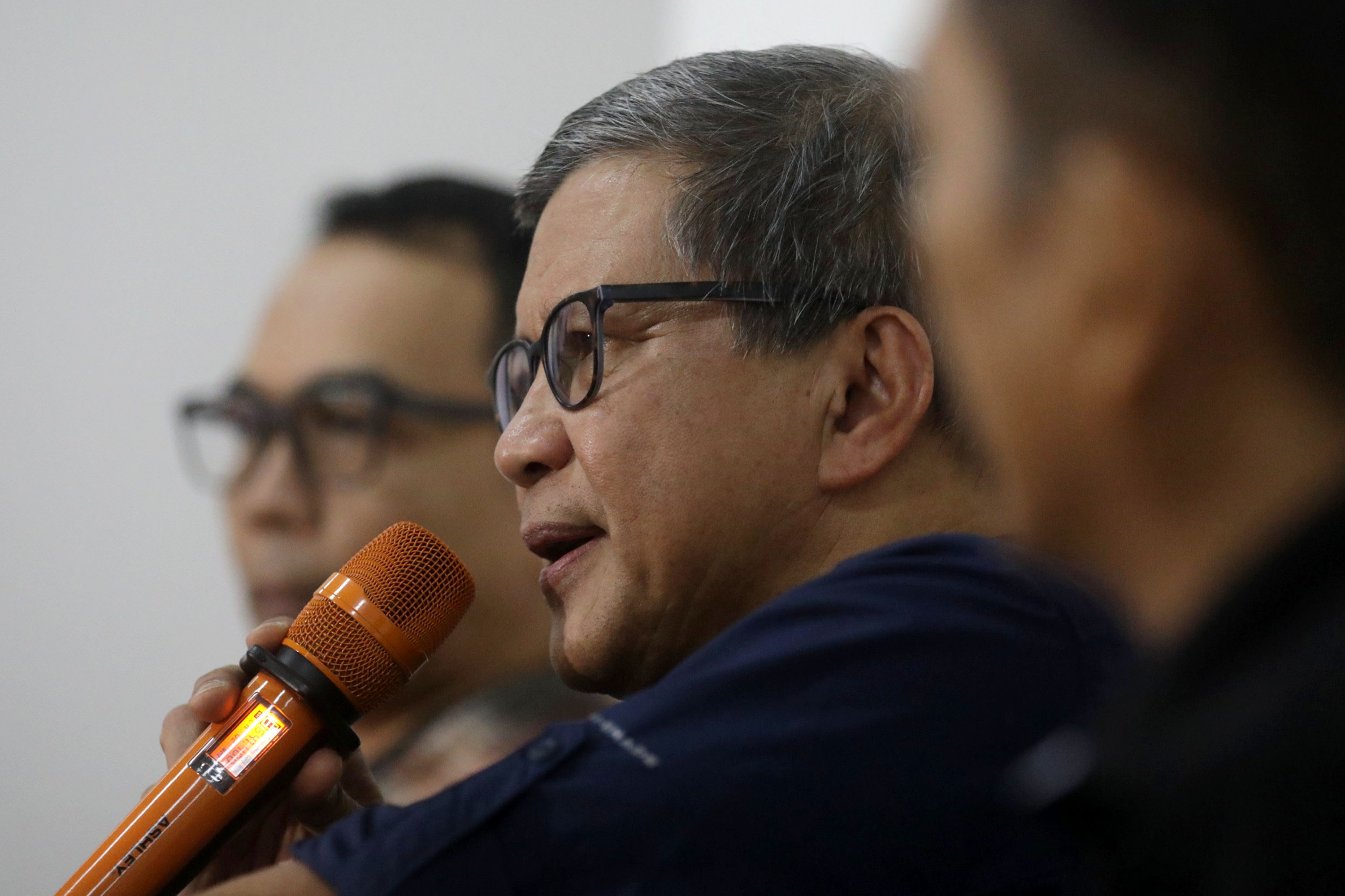 ROCKY GERUNG - Akademisi Rocky Gerung memberikan keterangan saat konferensi pers di Jakarta, Jumat (4/8/2023). Kini ROcky Gerung sedang menyoroti kasus tragis anak SD di NTT nekat akhiri hidup karena tak dibelikan buku dan pena. TRIBUNNEWS/IRWAN RISMAWAN