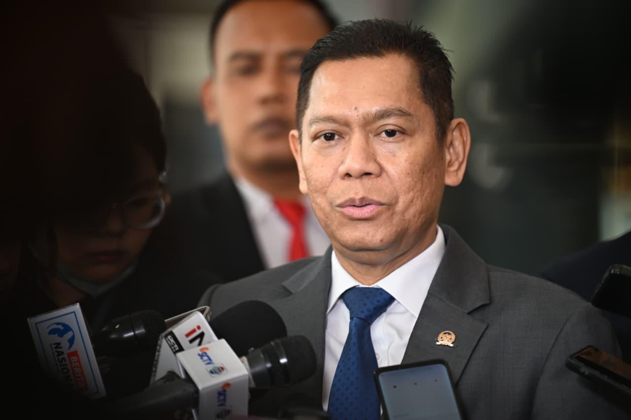 DITOLAK PIMPIN SIDANG - Dua pemohon gugatan UU TNI enggan dipimpin oleh Adies Kadir ketika sidang. Pasalnya Adies Kadir dianggap pendukung revisi UU TNI. Pernyataan ini disampaikan pemohon ketika sidang di Gedung MK, Jakarta, pada Rabu (4/2/2026).