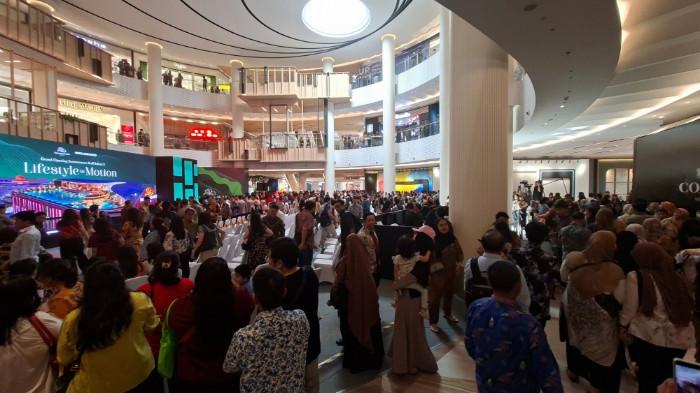 MALL BARU BEKASI - Suasana perdana saat Summarecon Agung Tbk secara resmi membuka Summarecon Mall Bekasi Tahap 2 (SMB 2), pada Rabu (4/2/2026). (TribunBekasi/RendyRutamaPutra).