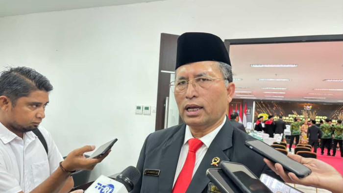 KENAIKAN GAJI HAKIM - Ketua Pengadilan Tinggi Kaltara, Marsudin Nainggolan saat diwawancara di Tanjung Selor