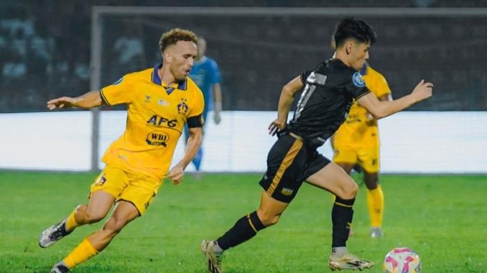 Persik Kediri vs Dewa United.