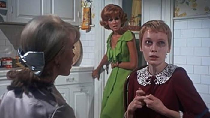 ROSEMARY'S BABY - Rosemary's Baby salah satu rekomendasi film horor lawas yang rilis sebelum tahun 1980.
