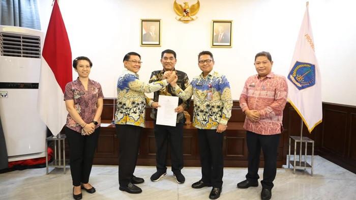 Gubernur Sulawesi Utara Yulius Selvanus Komaling (YSK) resmi menunjuk Denny Mangala