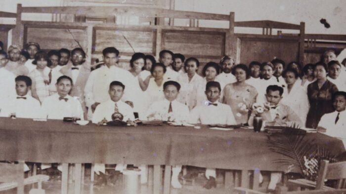 MUSEUM SUMPAH PEMUDA – Dokumentasi terkait M. Tabrani, tokoh asal Pamekasan, dalam kaitannya dengan Kongres Pemuda I yang menjadi bagian dari sejarah pergerakan nasional di Indonesia. Sosoknya dikenal sebagai salah satu pengusul Bahasa Indonesia sebagai bahasa persatuan dalam forum kepemudaan awal abad ke-20.