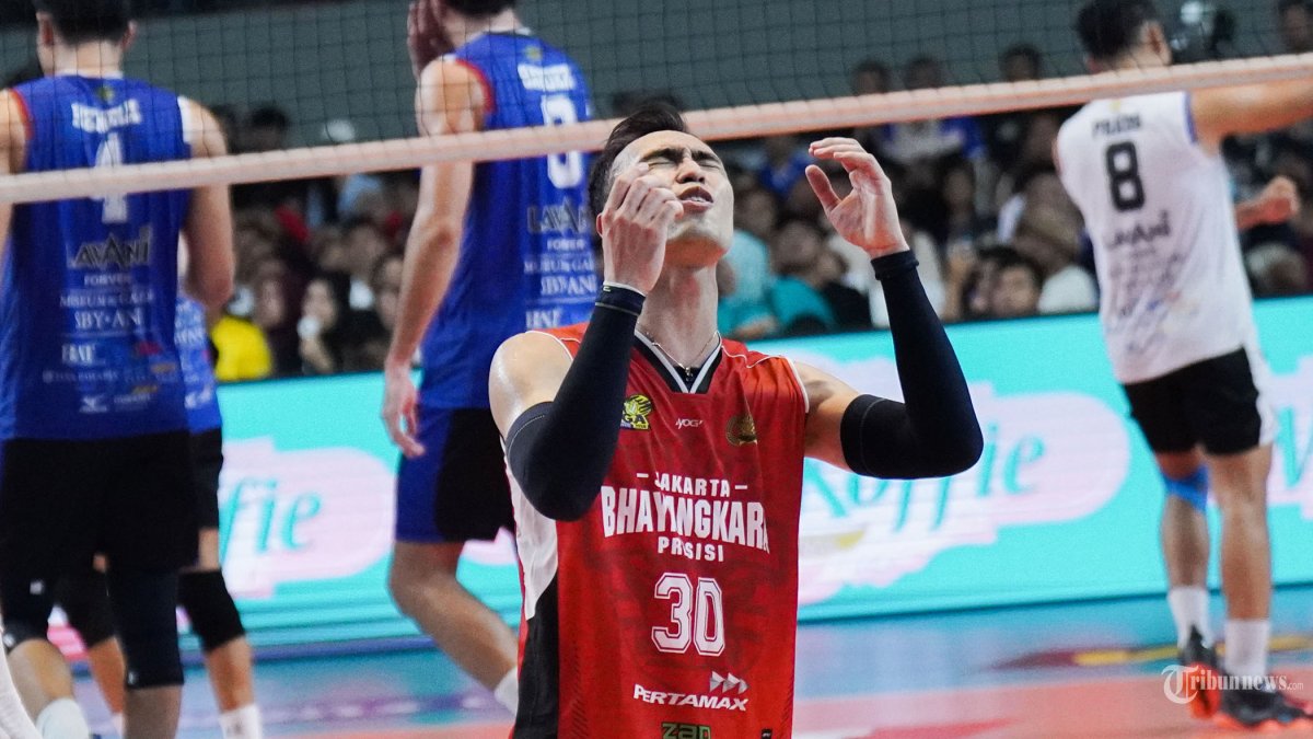 PROLIGA 2025 - Pevoli Bhayangkara Presisi, NIzar Zulfikar bereaksi setelah gagal mendapatkan poin saat melawan tim voli putra LavAni dalam Grand Final Proliga 2025 di Gor Amongrogo, Yogyakarta pada Minggu (11/5/2025). Bhayangkara Presisi keluar sebagai juara Proliga 2025 setelah mengalahkan LavAni dengan skor 3-3 (19-25,23-25,25-22, 25-22,15-9) di laga grand final. Tribun Solo/Muhammad Nursina