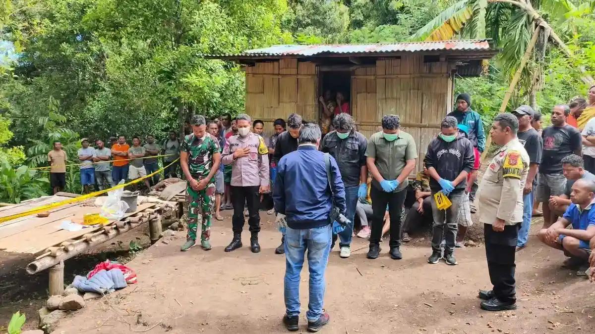 ANAK SD AKHIRI HIDUP - Penyidik Polres Ngada olah TKP temuan jasad siswa SD di pohon cengkeh, Ngada, NTT, Kamis (29/01/2026). Sepucuk surat terakhir korban untuk ibunda, di TKP, menyentuh hati warga dan membuka luka pendidikan.