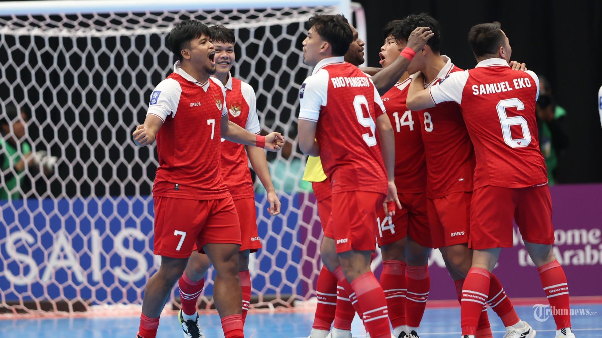 LOLOS FINAL - Selebrasi pemain Timnas Futsal Indonesia usai mengalahkan Timnas Futsal Jepang pada semifinal AFC Futsal Asian Cup 2026 di Indonesia Arena, Senayan, Jakarta, Kamis (5/2/2026). Timnas Futsal Indonesia melaju ke final setelah menang 5-3 atas Jepang. TRIBUNNEWS/HERUDIN