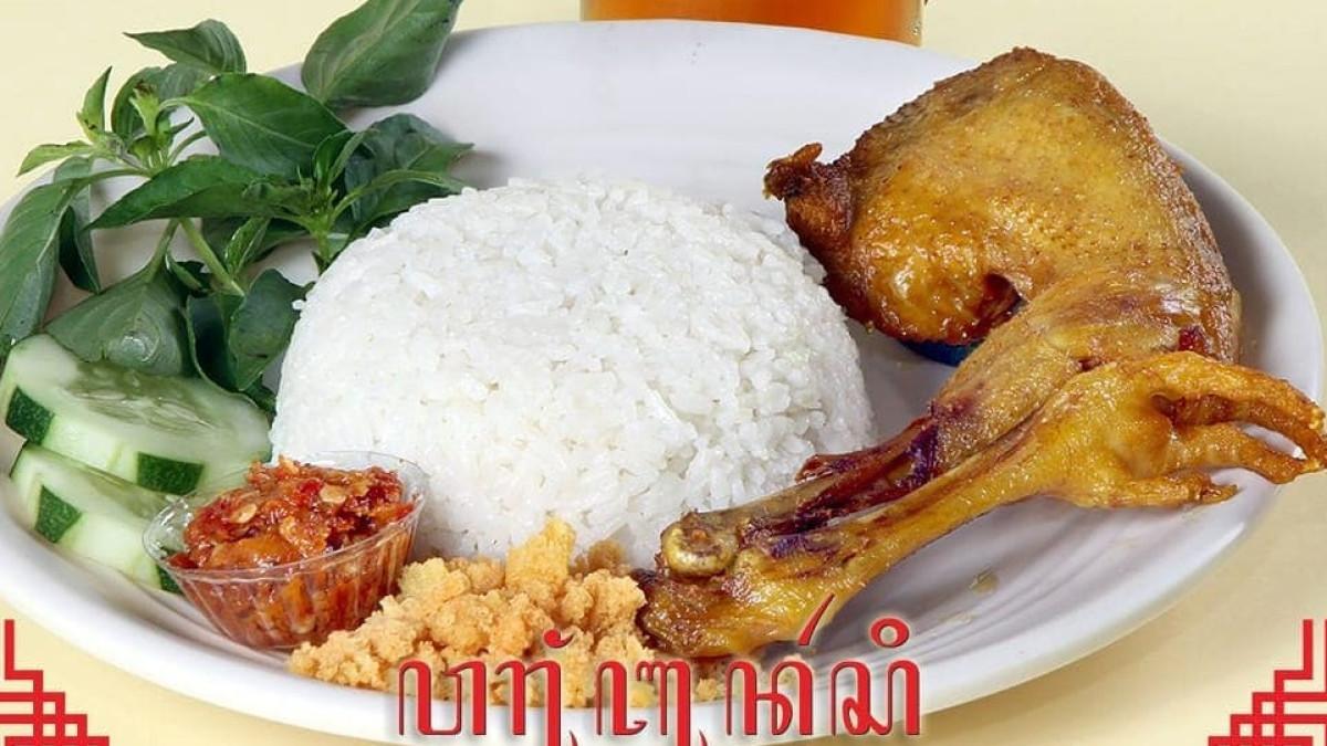 Ayam Goreng Bu Narsi, satu tempat makan siang di Solo yang cocok untuk pekerja kantor.