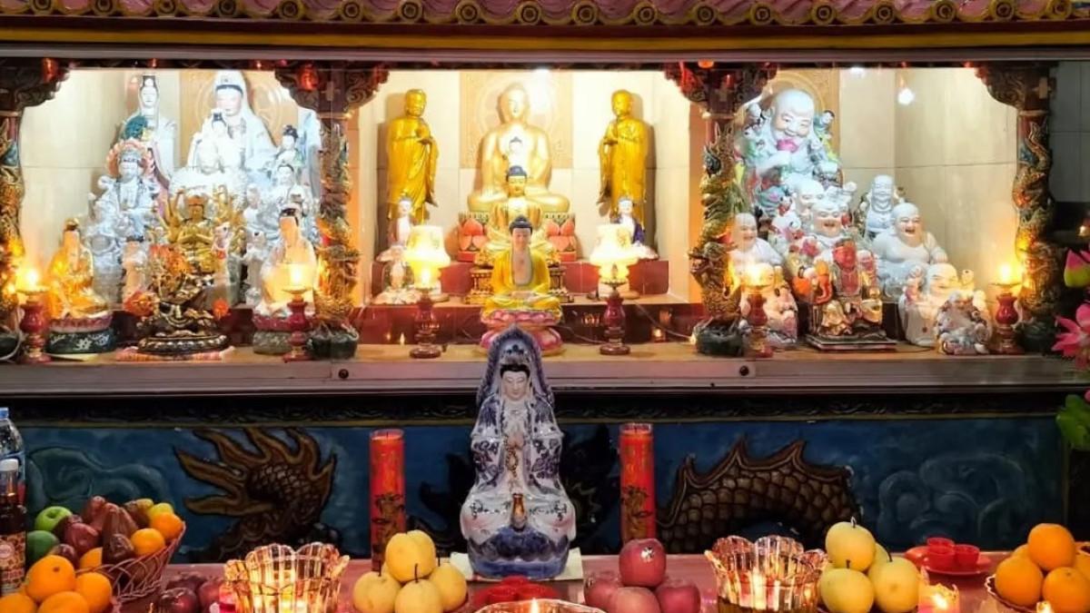 Kelenteng Fuk Ling Miau, satu tempat wisata di Jogja yang bisa kamu kunjungi untuk merayakan Imlek 2026 bareng keluarga.