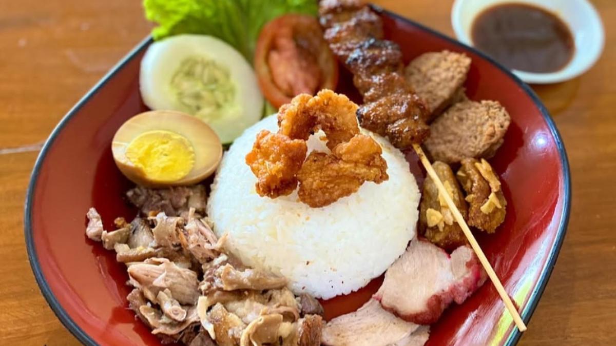 Sate Babi Babah Liem, satu tempat makan siang enak di Solo dekat Pasar Gede.