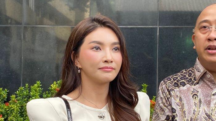 DATANGI POLDA - Sarwendah di Polda Metro Jaya pada Jumat (30/1/2026).