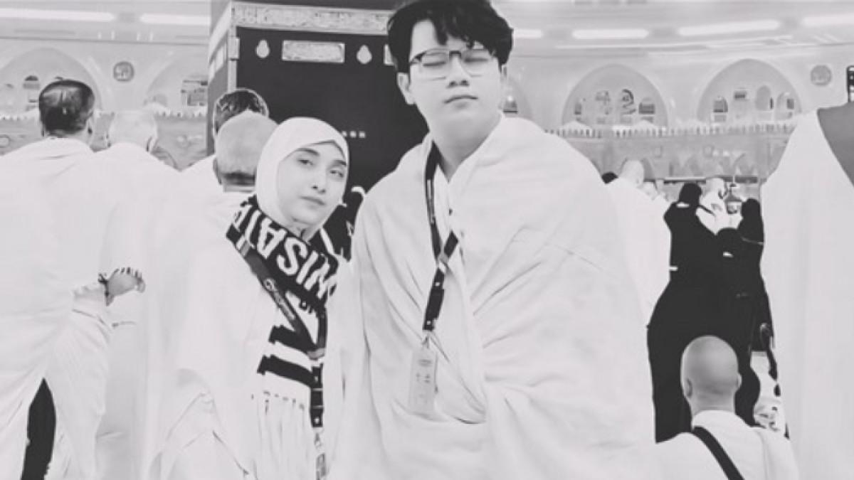 ISTRI PESULAP MERAH MENINGGAL - Meninggalnya Tika Mega Lestari jadi sorotan usai Pesulap Merah Marcel Radhival viral tantang dukun santet. Ada apa?