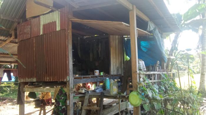 Rumah Usman, Warga Dusun Kampung Baru, Desa Kuo, Mamuju Tengah