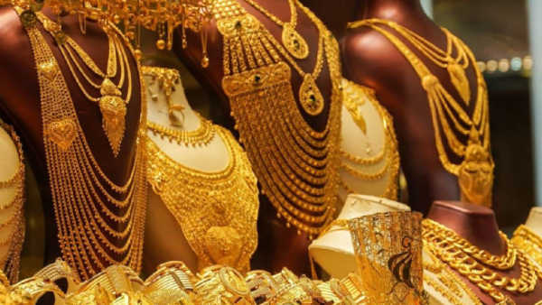 सध्या जग आर्थिक अस्थिरता वाढती महागाई बाजारातील चढ-उतार आणि भू-राजकीय तणाव यांमुळे आधीच अस्वस्थ आहे. अशा परिस्थितीत बाबा वेंगांनी केलेल्या जागतिक अर्थव्यवस्थेशी संबंधित भविष्यवाण्या पुन्हा एकदा लोकांमध्ये चिंता निर्माण करत आहेत. 