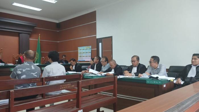 SIDANG KORUPSI - Sidang lanjutan kasus korupsi dana bantuan IsDB dan RMP di Universitas Sam Ratulangi (Unsrat) digelar, Jumat (6/2/2026). Sidang yang beragenda pemeriksaan alat bukti dan saksi dari Jaksa Penuntut Umum ini berlangsung di Ruang Prof Dr Wirjono Prodjodikoro SH, Pengadilan Negeri Manado, Jalan Adipura Raya, Kelurahan Kima Atas, Kecamatan Mapanget, Kota Manado, Sulawesi Utara.