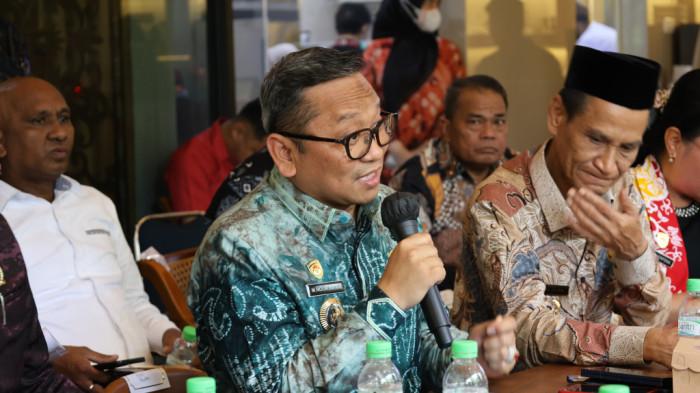 Bupati Tabalong HM Noor Rifani saat audiensi dengan Mensos RI,3