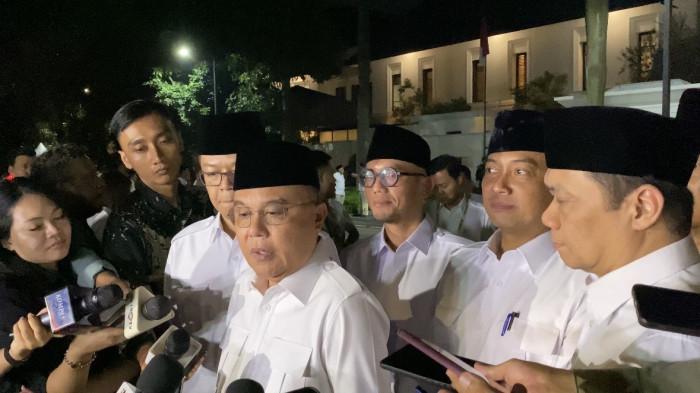 Keterangan foto: Ketua Harian Partai Gerindra, Sufmi Dasco Ahmad bersama sejumlah elite Gerindra usai perayaan Hari Ulang Tahun (HUT) ke-18 Partai Gerindra di kediaman Prabowo, Jalan Kertanegara IV, Jakarta Selatan, Jumat (6/2/2026) malam. (Igman Ibrahim)