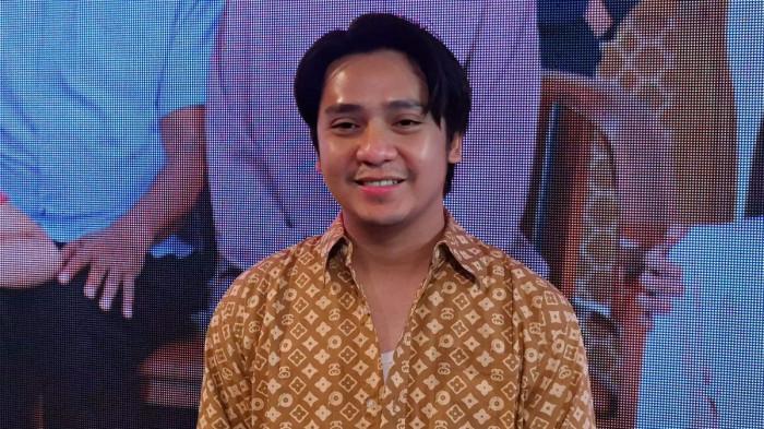 ARBANI SOAL KELUARGA - Arbani Yasiz jadikan sinetron barunya 'Keluarga Yang Tak Dirindukan' jadi pembelajaran untuk rumah tangganya bersama Raissa Ramadhani. Arbani Yasiz di kawasan Setiabudi Jakarta Selatan, Kamis (15/1/2026).