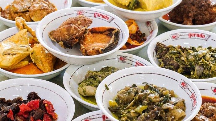 Sederet menu makanan di Restoran Garuda Medan, Sumatera Utara.