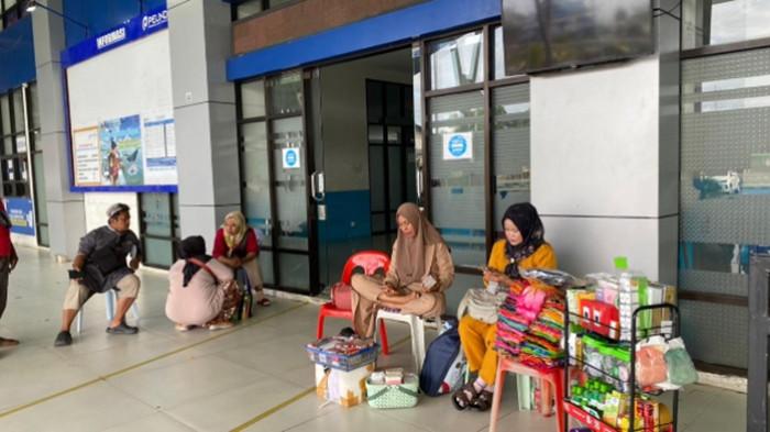 Tampak beberapa pedagang kecil yang berada di Pelabuhan Tunon Taka Nunukan