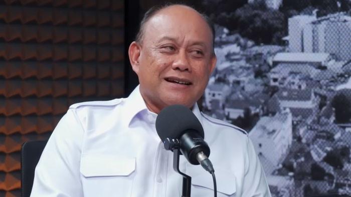 DADAN - Pernyataan Kepala Badan Gizi Nasional (BGN), Dadan Hindayana, soal penyebab banyak anak di Indonesia yang putus sekolah viral di media sosial pada Senin (2/2/2026). Pernyataan tersebut rupanya disampaikan Dadan Hidayana saat menjadi narasumber di kanal YouTube Helmy Yahya Bicara pada Agustus 2025 silam.