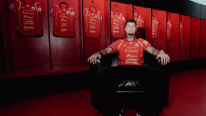 PEMAIN BARU - Persija Jakarta resmi mendatangkan Shayne Pattynama. Pemain Timnas Indonesia tersebut dikontrak selama 2,5 tahun.