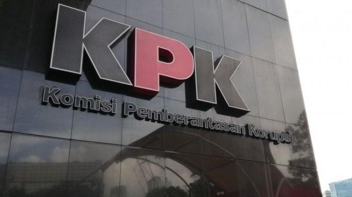 logo Komisi Pemberantasan Korupsi (KPK) di Gedung KPK.