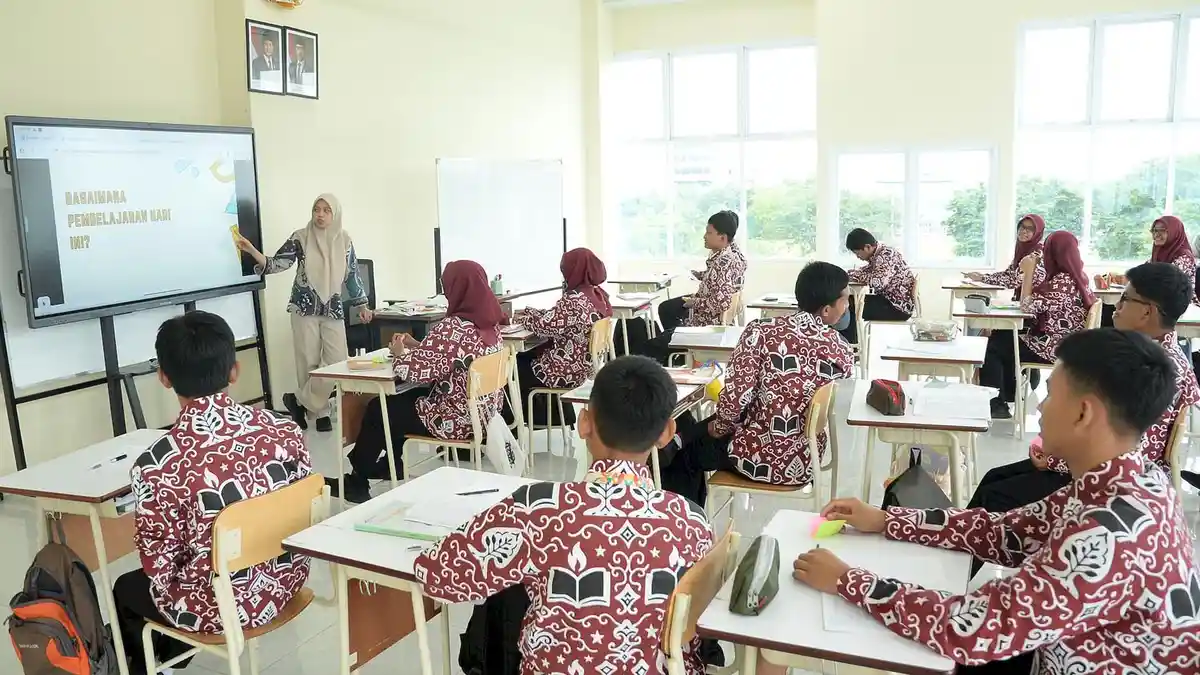 KUNCI JAWABAN PAI - Suasana pendidikan dan penyaluran minat serta bakat di Sekolah Rakyat (SR) Surabaya yang berada di area kompleks Kampus II Universitas Negeri Surabaya (Unesa) Lidah Wetan Surabaya, Kamis (15/1/2026). Berikut merupakan kunci jawaban buku Pendidikan Agama Islam kelas 3 SD/MI Kurikulum Merdeka halaman 102 bab 4: Hikmah Berpuasa 