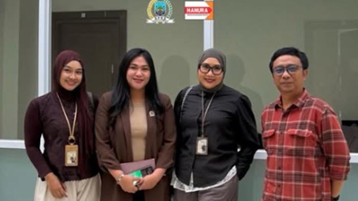 Tamara Moriska (dua dari kiri)