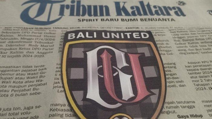 SUSUNAN PEMAIN - Ilustrasi logo Bali United. Cek susunan pemain Bali United vs Persebaya di Super League, bakal sajikan adu taktik Johnny Jansen dan Bernardo Tavares, pada Sabtu (7/2/2026) malam ini.(TribunKaltara.com / Cornel Dimas Satrio)