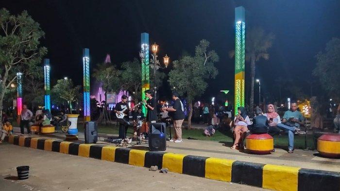CAR FREE NIGHT - Suasana car free night pertama yang dilakukan di Lapangan RTH Djoesoef Abdullah Jl Perintis, Tideng Pake, Kecamatan Sesayap, Kabupaten Tana Tidung, Kaltara, Sabtu (25/1/2025).