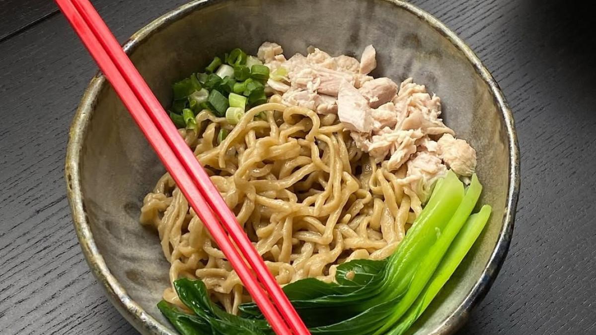 Bakmie Kasih, satu tempat makan siang enak dan murah dekat Stasiun Sudirman Jakarta Pusat.