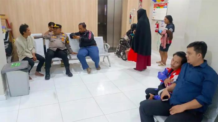 BOCAH TERTEMBAK - SH, bocah berusia 6 tahun kritis setelah tertembak senapan angin jenis PCP kaliber 4,5 milik ayah tirinya, Sabtu (7/2/2026) siang. Korban mengalami luka tembak pada bagian pelipis hingga tembus ke bagian belakang kepala.