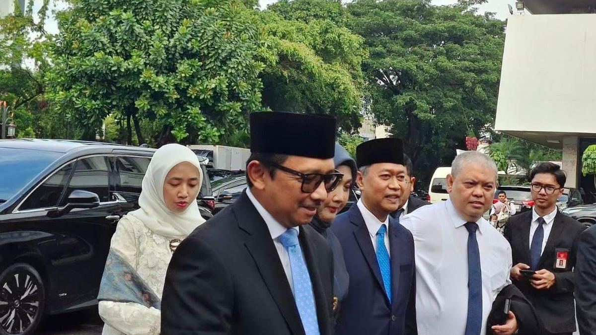 Mantan Deputi Gubernur Bank Indonesia (BI) Juda Agung datang ke Kompleks Istana, Jakarta, Kamis (5/2/2026)