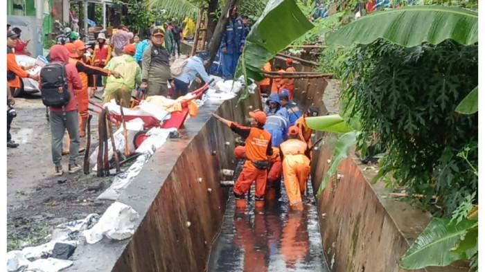 KERJA BAKTI - Kerja bakti di RW 04 Kelurahan Cipinang Melayu, Kecamatan Makasar, Jakarta Timur, Minggu (8/1/2026). TRIBUNJAKARTA.COM/BIMA PUTRA