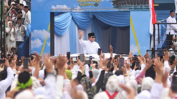 HARLAH 1 ABAD NU - Presiden RI, Prabowo Subianto beserta jajaran petinggi Nahdlatul Ulama (NU) Jatim dan menteri kabinet merah putih saat mengikuti Mujahadah Kubro dalam rangka peringatan Hari Lahir (Harlah) Satu Abad Nahdlatul Ulama (NU) di Stadion Gajayana, Kota Malang, Jawa Timur, Minggu (8/2/2026). Mujahadah Kubro dalam rangka peringatan Hari Lahir (Harlah) Satu Abad Nahdlatul Ulama (NU) digelar Pengurus Wilayah Nahdlatul Ulama (PWNU) Jawa Timur dan diikuti 104.541 jemaah.